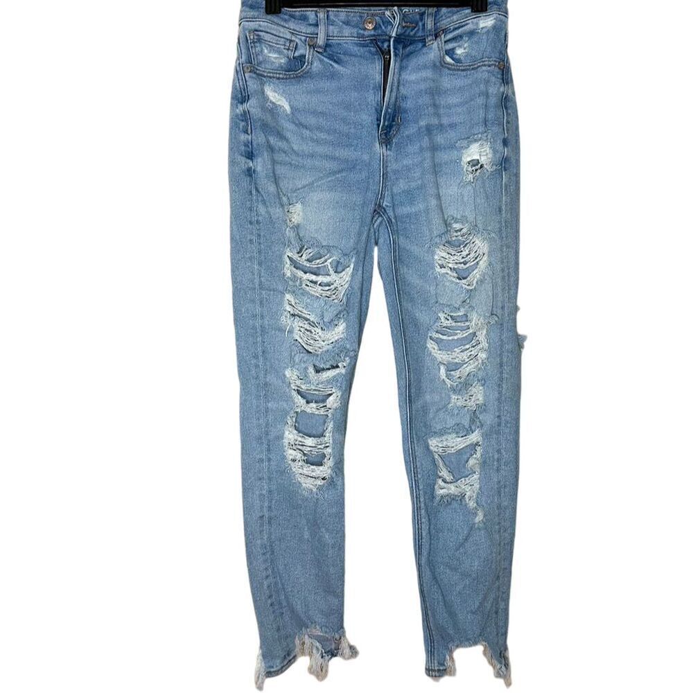 American Eagle Women's Light Wash Distressed Mom Jeans Blue Denim size 2 Button